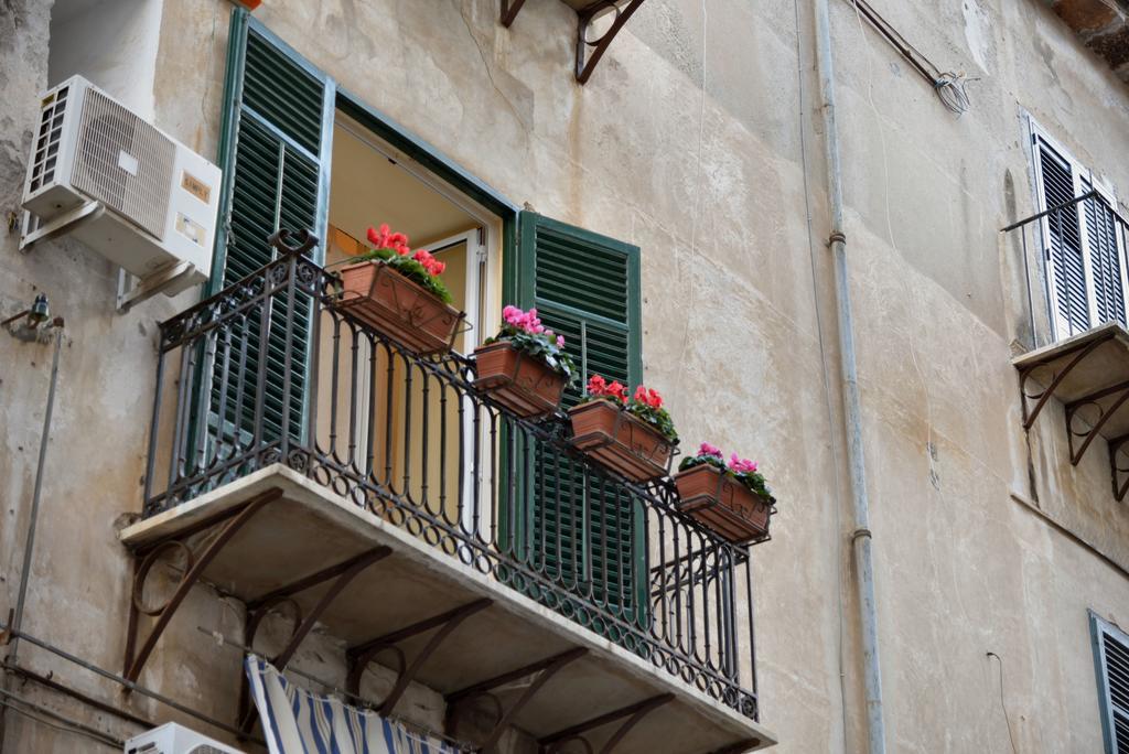Real teatro Umberto I Palermo Exterior foto
